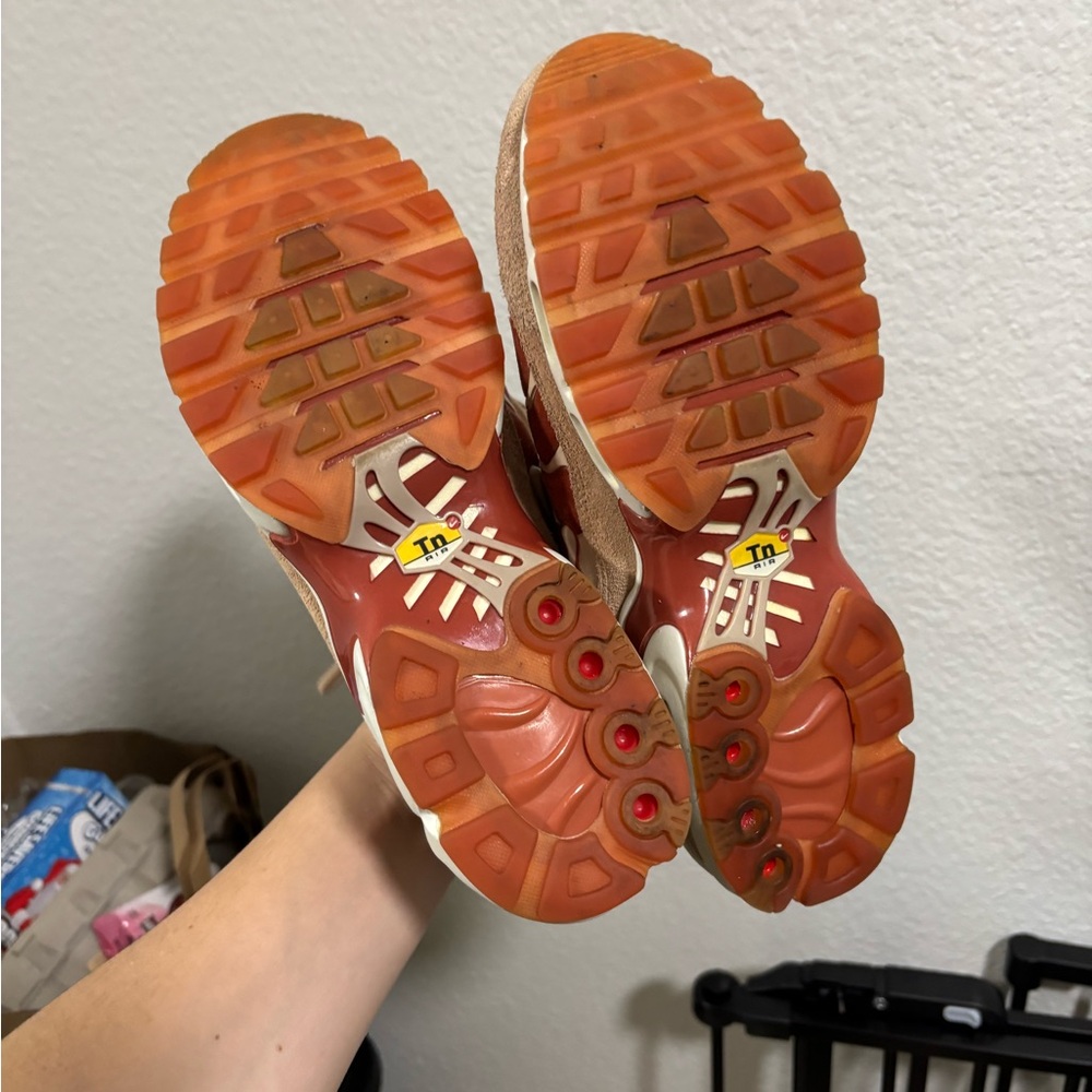 🔥Nike Air Max Plus in Red and Cream - Picture 9 of 9